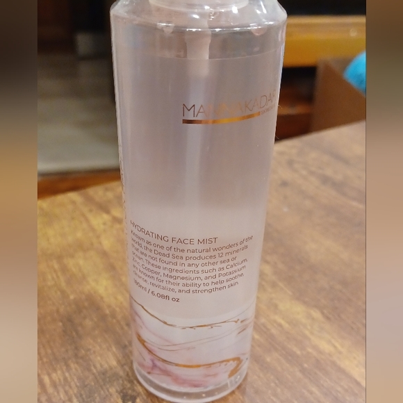 Mannakadar Hydrating Face Mist - Picture 4 of 4
